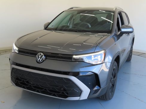 New 2026 Volkswagen Taos SE image 9