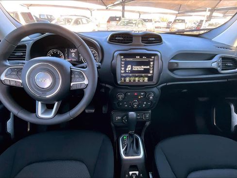 Used 2023 Jeep Renegade Latitude image 13