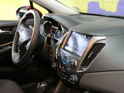Used 2017 Chevrolet Cruze LT w/ LT True North Edition FWD image 10