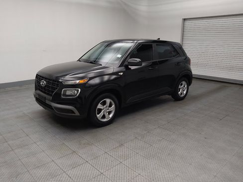 Used 2020 Hyundai Venue SE FWD image 2