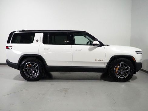 Used 2024 Rivian R1S AWD Adventure image 6