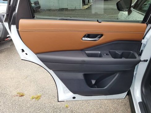 New 2026 Nissan Pathfinder Platinum AWD/4WD image 14