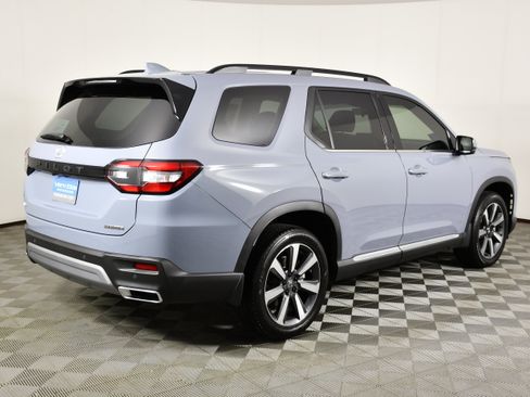 Certified 2025 Honda Pilot Touring image 6