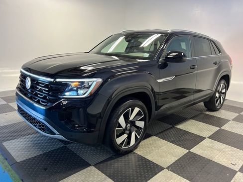 Certified 2025 Volkswagen Atlas Cross Sport SE FWD image 3
