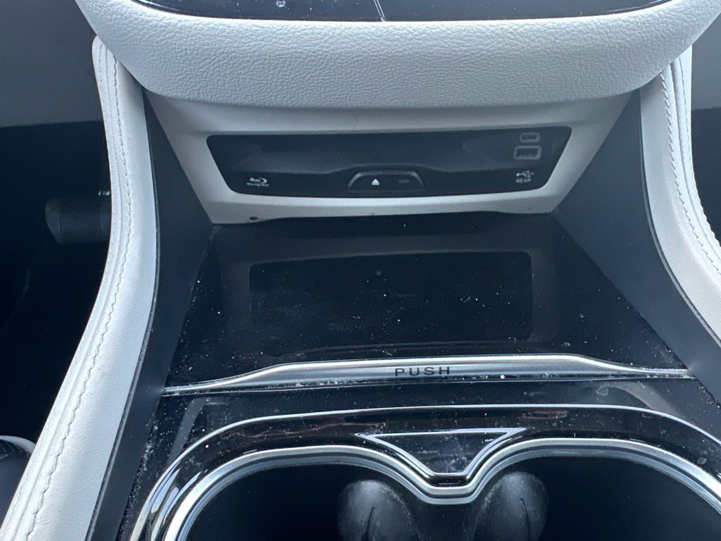 Used 2023 Chrysler Pacifica Limited w/ Uconnect Theater Family Group FWD image 54
