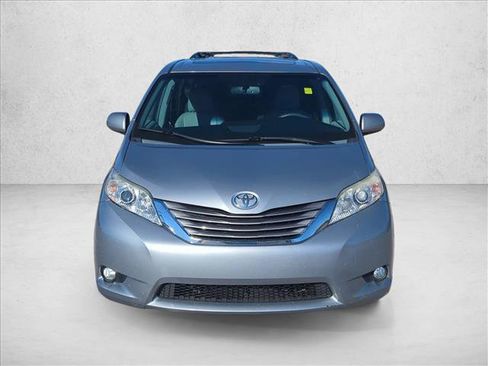 Used 2015 Toyota Sienna XLE image 2