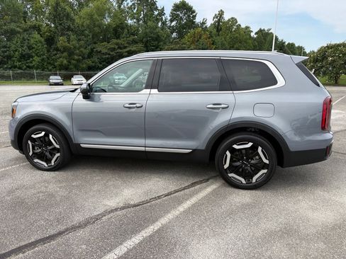 Used 2025 Kia Telluride S FWD image 6