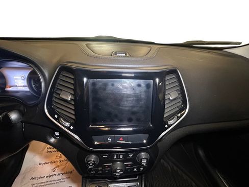 Used 2019 Jeep Cherokee Limited AWD/4WD image 11