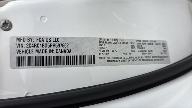 Used 2023 Chrysler Pacifica Touring-L FWD image 26