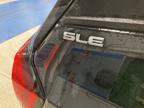 Used 2021 GMC Terrain SLE w/ Driver Convenience Package image 9