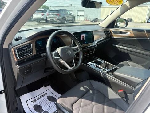 Used 2024 Volkswagen Atlas SE FWD image 3