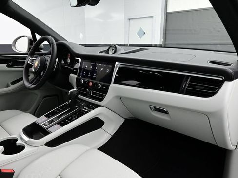 Certified 2026 Porsche Macan GTS AWD/4WD image 19