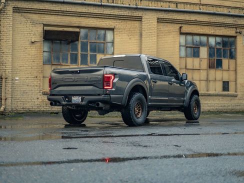Used 2017 Ford F150 Raptor w/ Equipment Group 802A Luxury image 39