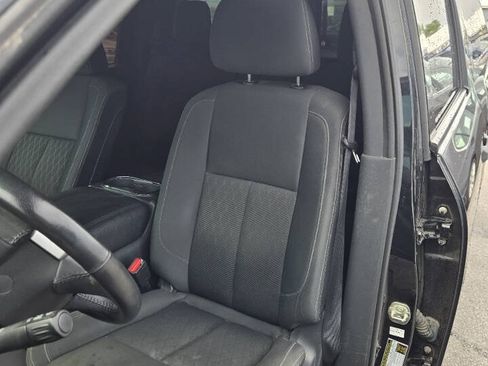Used 2019 Nissan Titan SV w/ SV Convenience Package AWD/4WD image 17