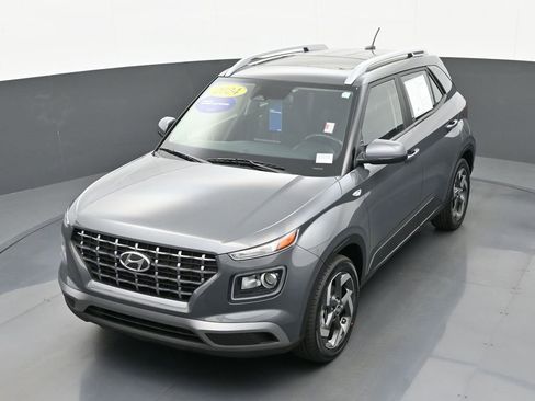 Certified 2024 Hyundai Venue SEL FWD image 40