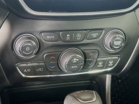 Used 2019 Jeep Cherokee Limited image 23