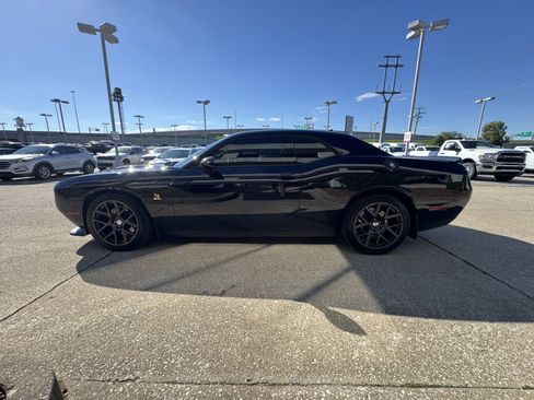 Used 2016 Dodge Challenger R/T Scat Pack w/ Leather Interior Group image 11