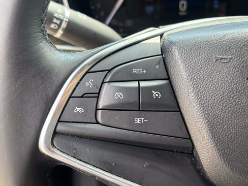 Used 2018 Cadillac XT5 FWD image 8