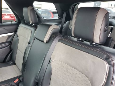 Used 2017 Ford Explorer XLT w/ Equipment Group 202A FWD image 12