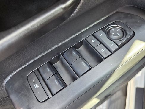 Used 2024 Toyota Tacoma SR5 w/ SR5 Upgrade Package image 32