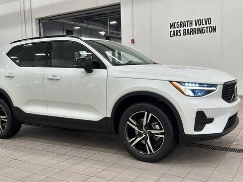 New 2026 Volvo XC40 B5 Core w/ Climate Package image 3
