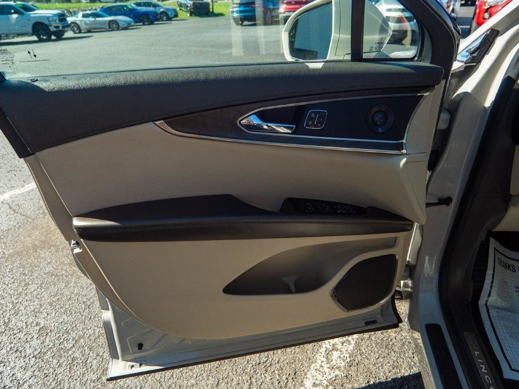 Used 2020 Lincoln Nautilus Reserve FWD image 18