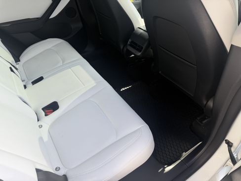 Used 2022 Tesla Model Y Long Range AWD/4WD image 26