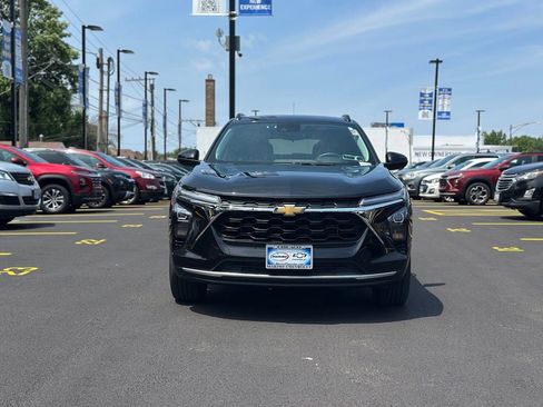 Used 2024 Chevrolet Trax LT w/ Sunroof Package FWD image 6