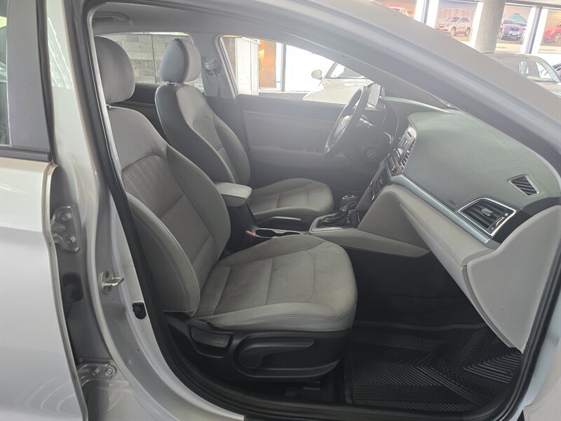 Used 2017 Hyundai Elantra SE FWD image 14
