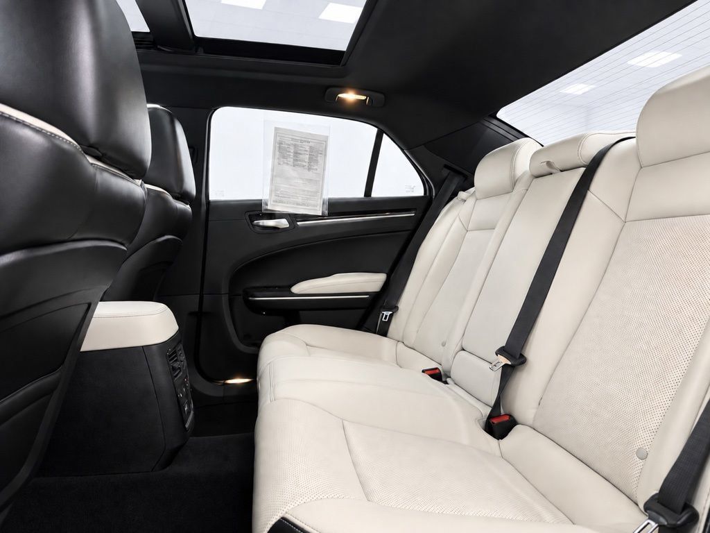 Used 2019 Chrysler 300 S w/ 300S Premium Group 2 AWD/4WD image 23