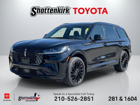 Used 2025 Lincoln Aviator Reserve w/ Jet Appearance Package image 1