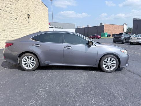 Used 2013 Lexus ES 300h w/ Luxury Pkg FWD image 6