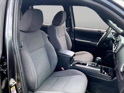 Used 2019 Toyota Tacoma TRD Sport AWD/4WD image 9