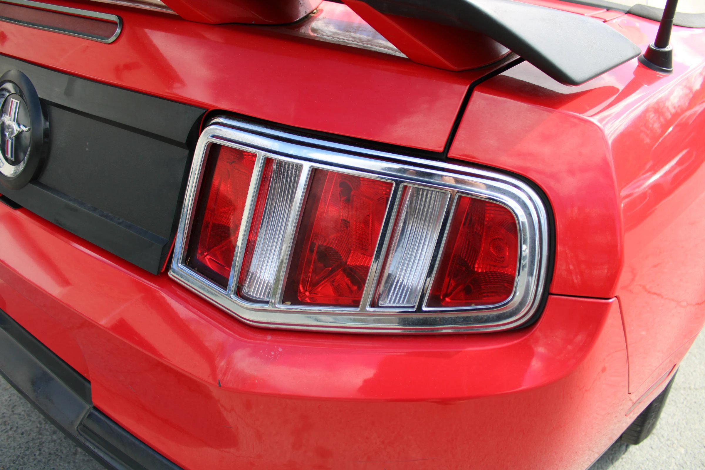 Used 2010 Ford Mustang Convertible RWD image 33