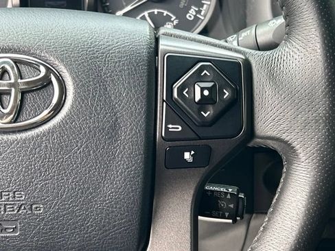 Used 2017 Toyota Tacoma TRD Sport w/ Tow Package (A/T) AWD/4WD image 46