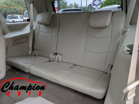 Used 2017 Cadillac Escalade Premium Luxury RWD image 18