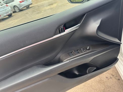 Used 2023 Toyota Camry SE FWD image 11