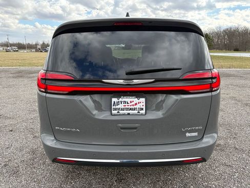 Used 2023 Chrysler Pacifica Limited FWD image 24