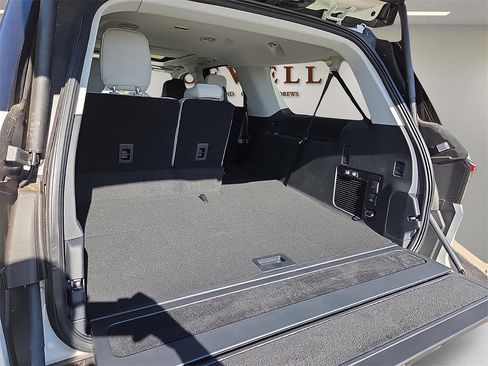 New 2025 Lincoln Navigator L Reserve image 8