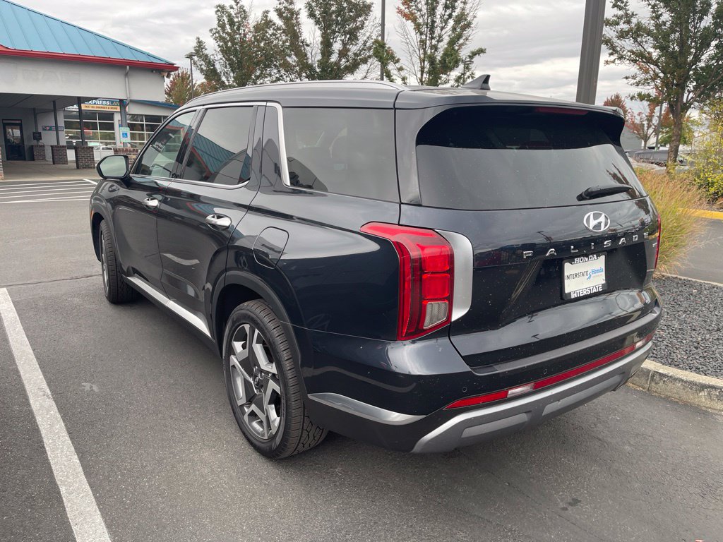 Used 2024 Hyundai Palisade Limited AWD/4WD image 2