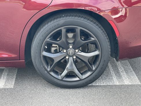 Used 2022 Chrysler 300 Touring L image 10