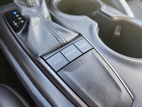 Used 2022 Toyota Camry SE image 8