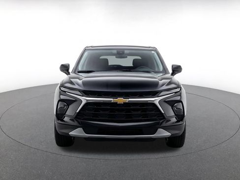Used 2025 Chevrolet Blazer LT FWD image 2