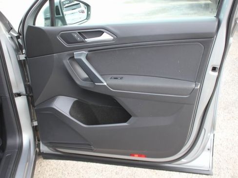 Used 2020 Volkswagen Tiguan S image 28