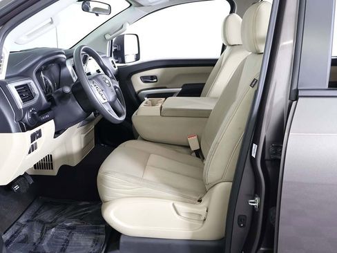 Used 2017 Nissan Titan SV image 27