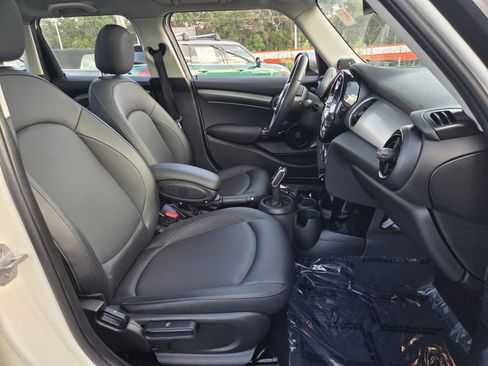 Used 2022 MINI Cooper 4-Door Hardtop image 17