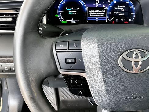 Used 2025 Toyota Camry XSE FWD image 10