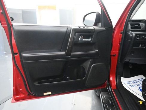 Used 2024 Toyota 4Runner TRD Off-Road Premium image 10