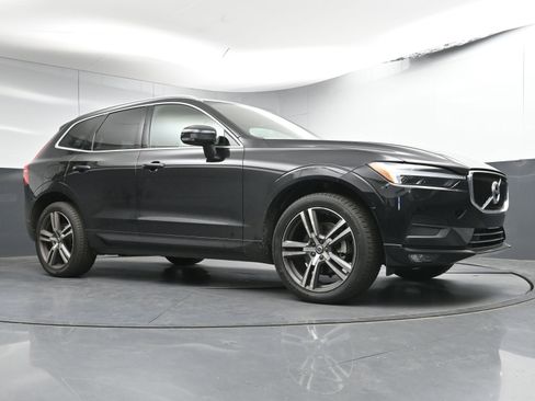 Used 2021 Volvo XC60 T5 Momentum w/ Premium Package image 23