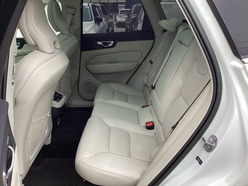 Certified 2023 Volvo XC60 B5 Ultimate w/ Climate Package image 32